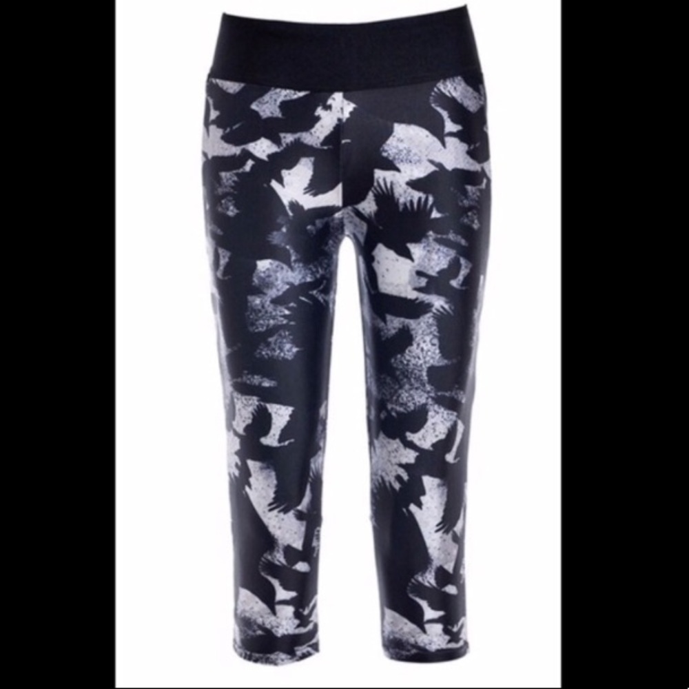 New Raven Crow Capris yoga Leggings M 8